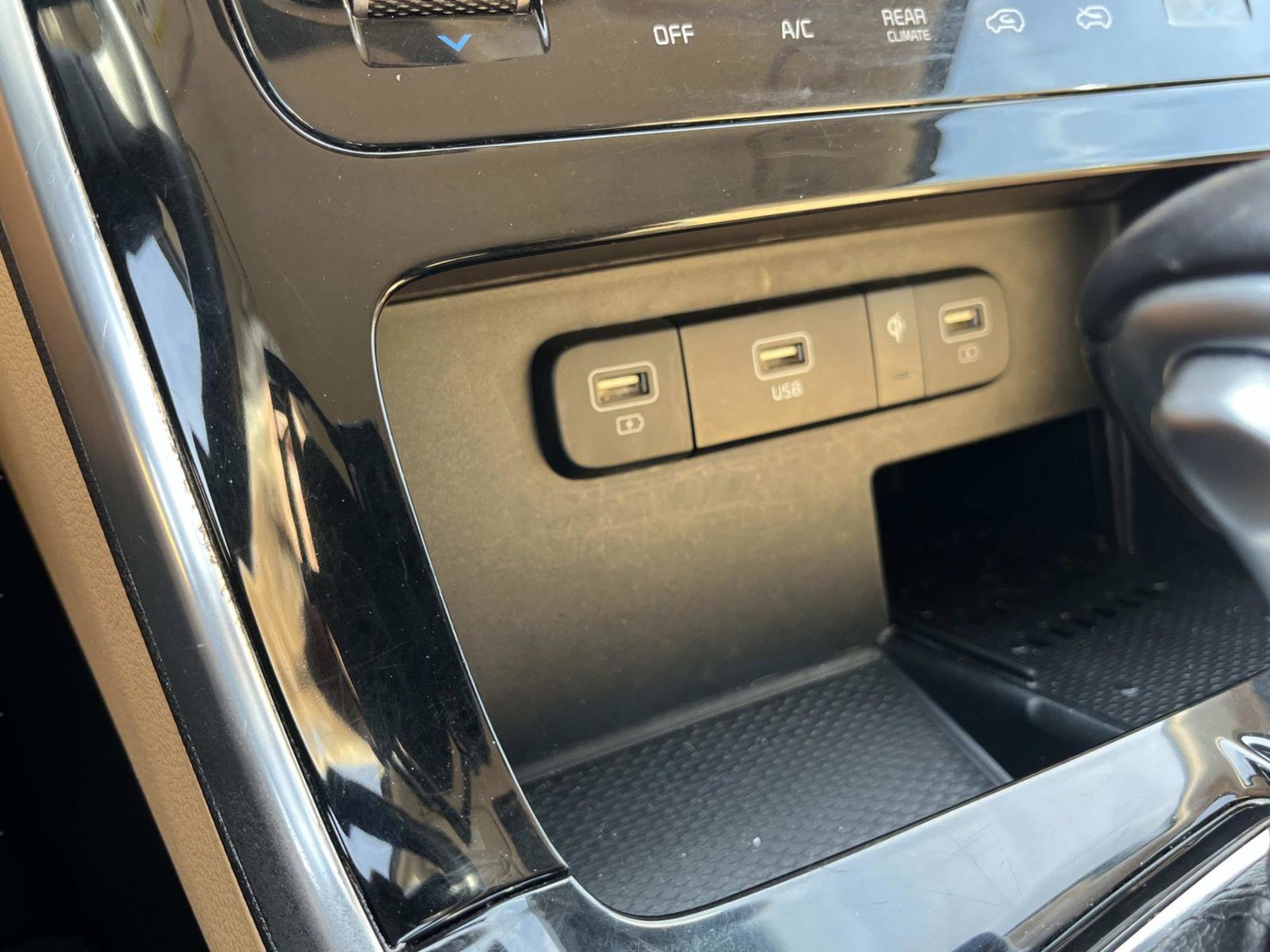 Certified 2024 Kia Carnival EX image 29