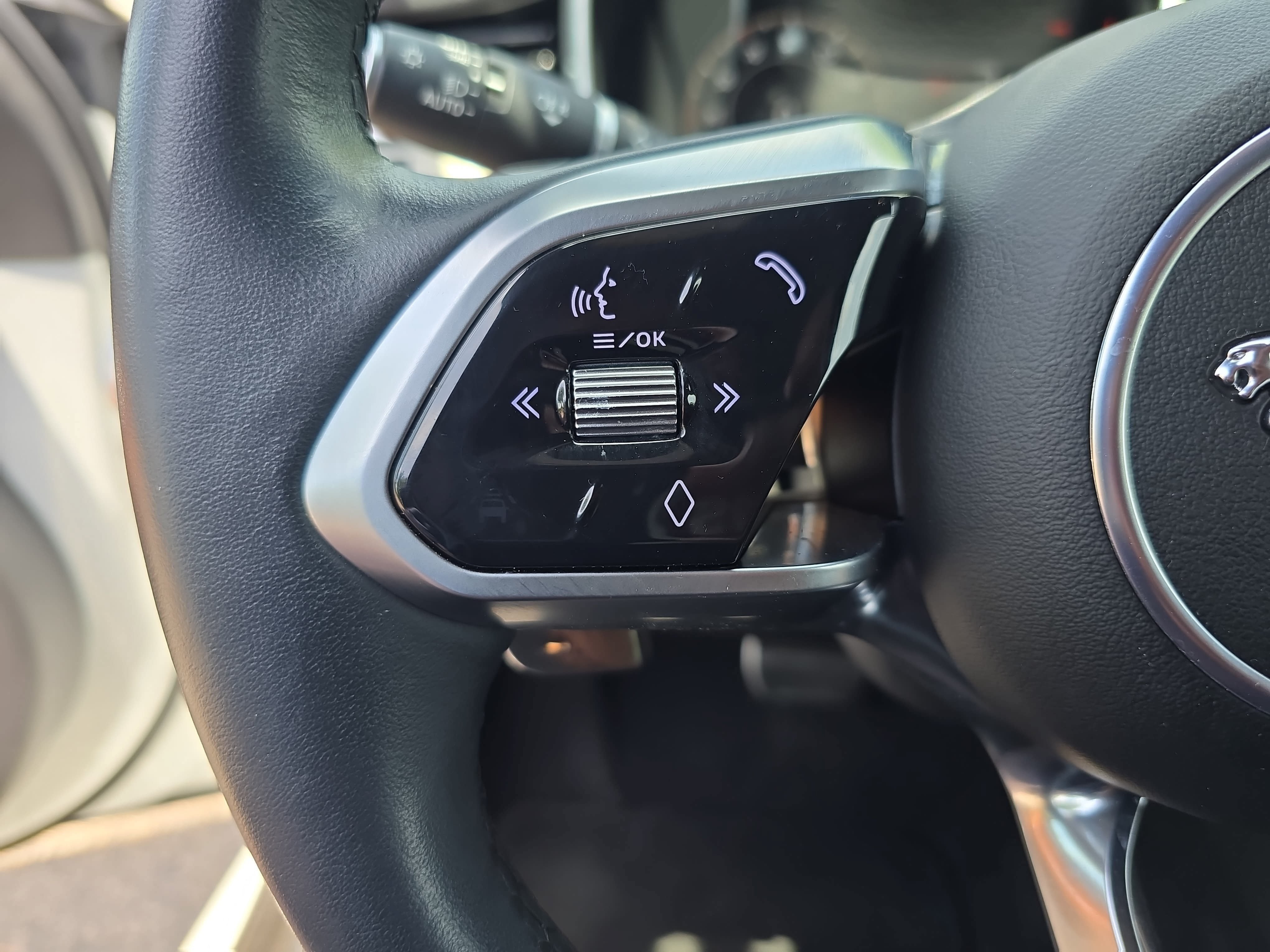 Certified 2024 Jaguar XF R-Dynamic SE RWD image 17