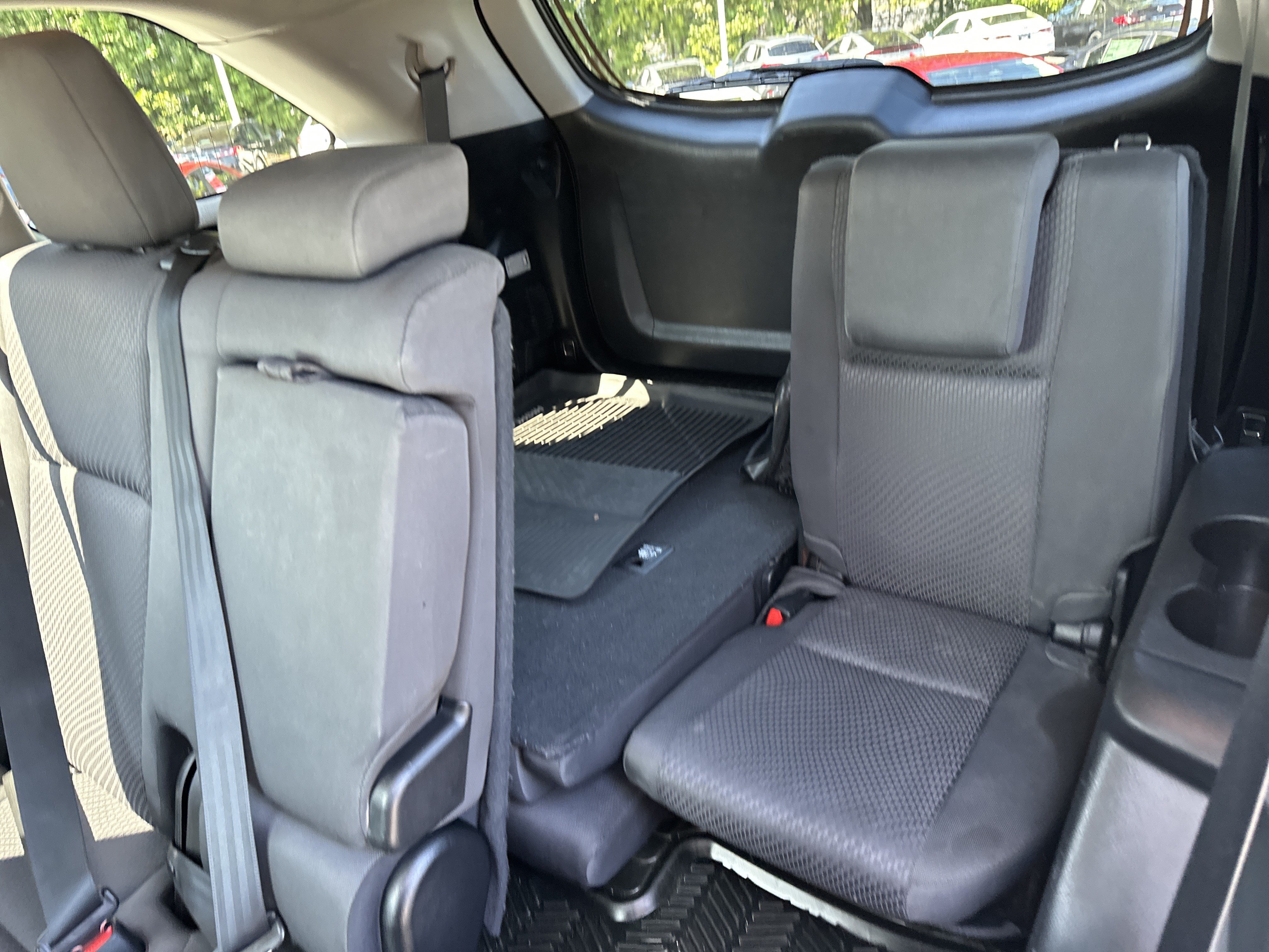 Used 2017 Toyota Highlander LE FWD image 32
