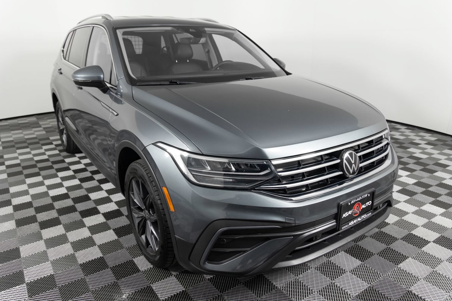 Used 2022 Volkswagen Tiguan SE AWD/4WD image 10
