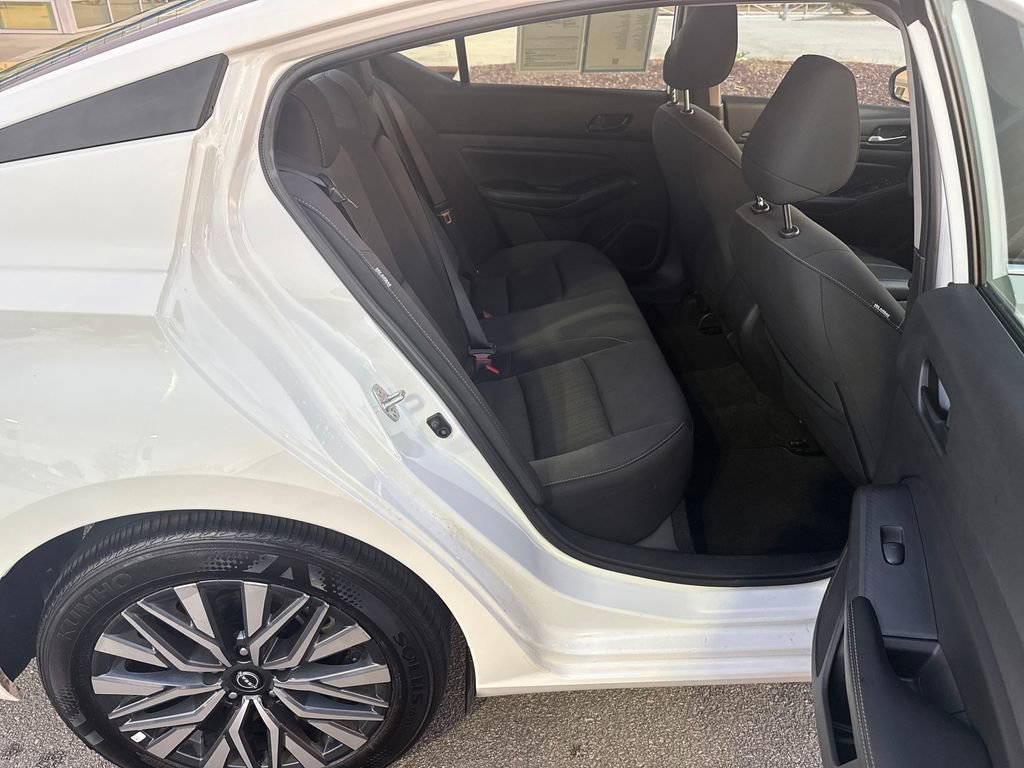 Used 2025 Nissan Altima 2.5 SV FWD image 32
