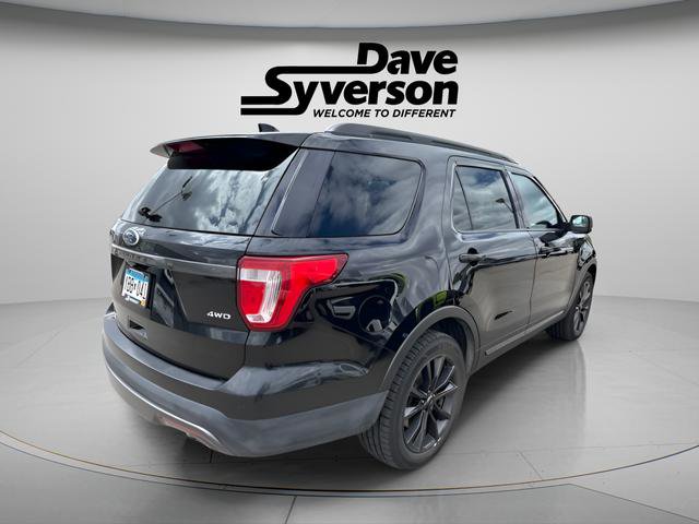 Used 2017 Ford Explorer XLT w/ XLT Appearance Package AWD/4WD image 4