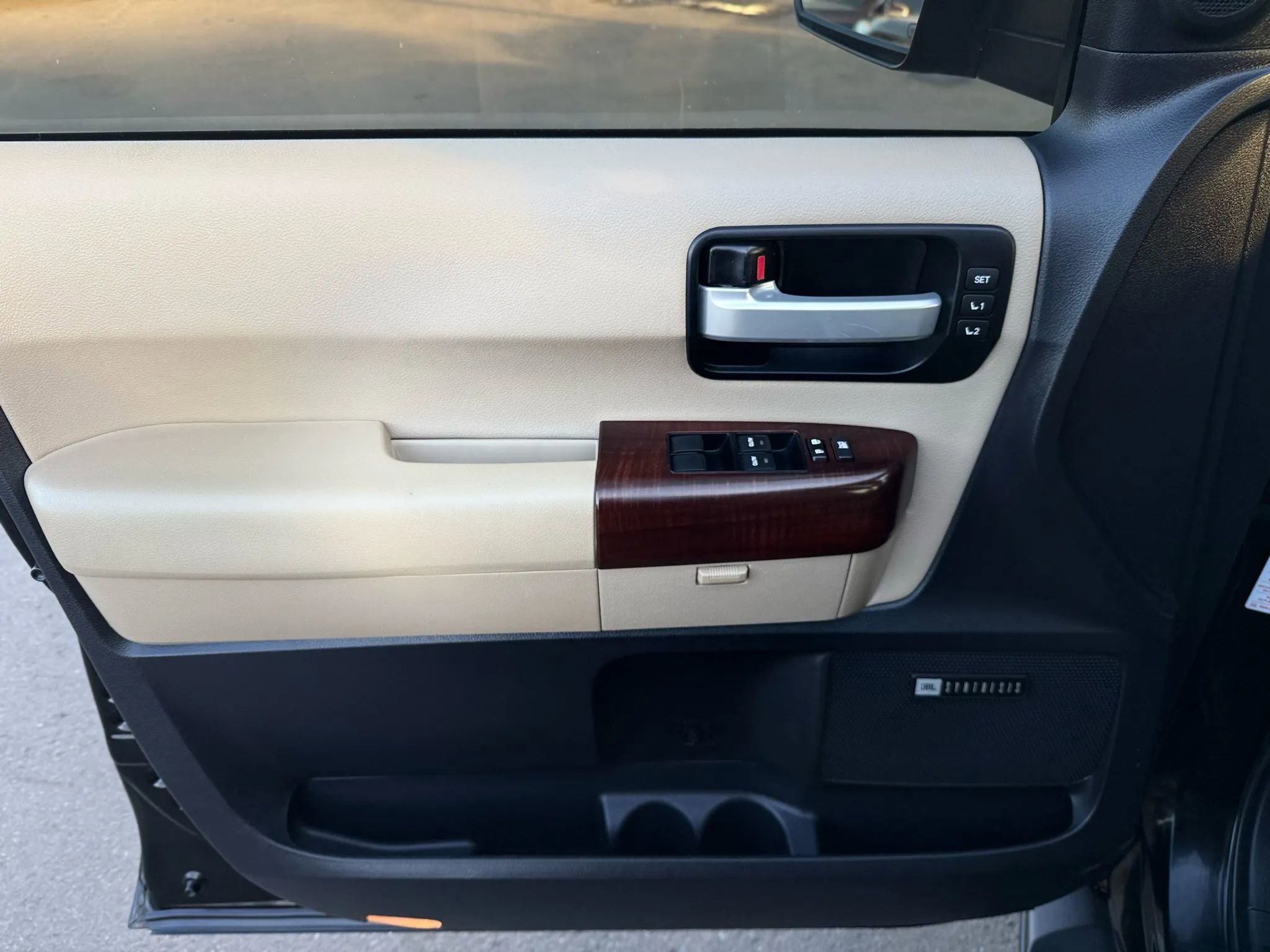 Used 2015 Toyota Sequoia Platinum image 14