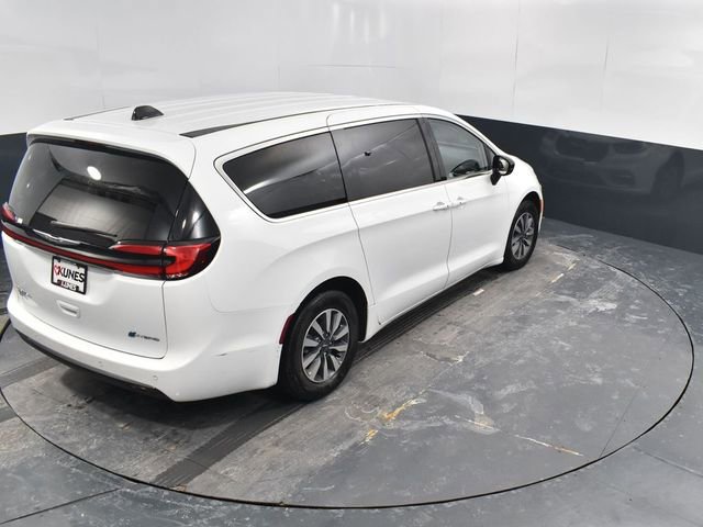 Used 2024 Chrysler Pacifica Select image 50