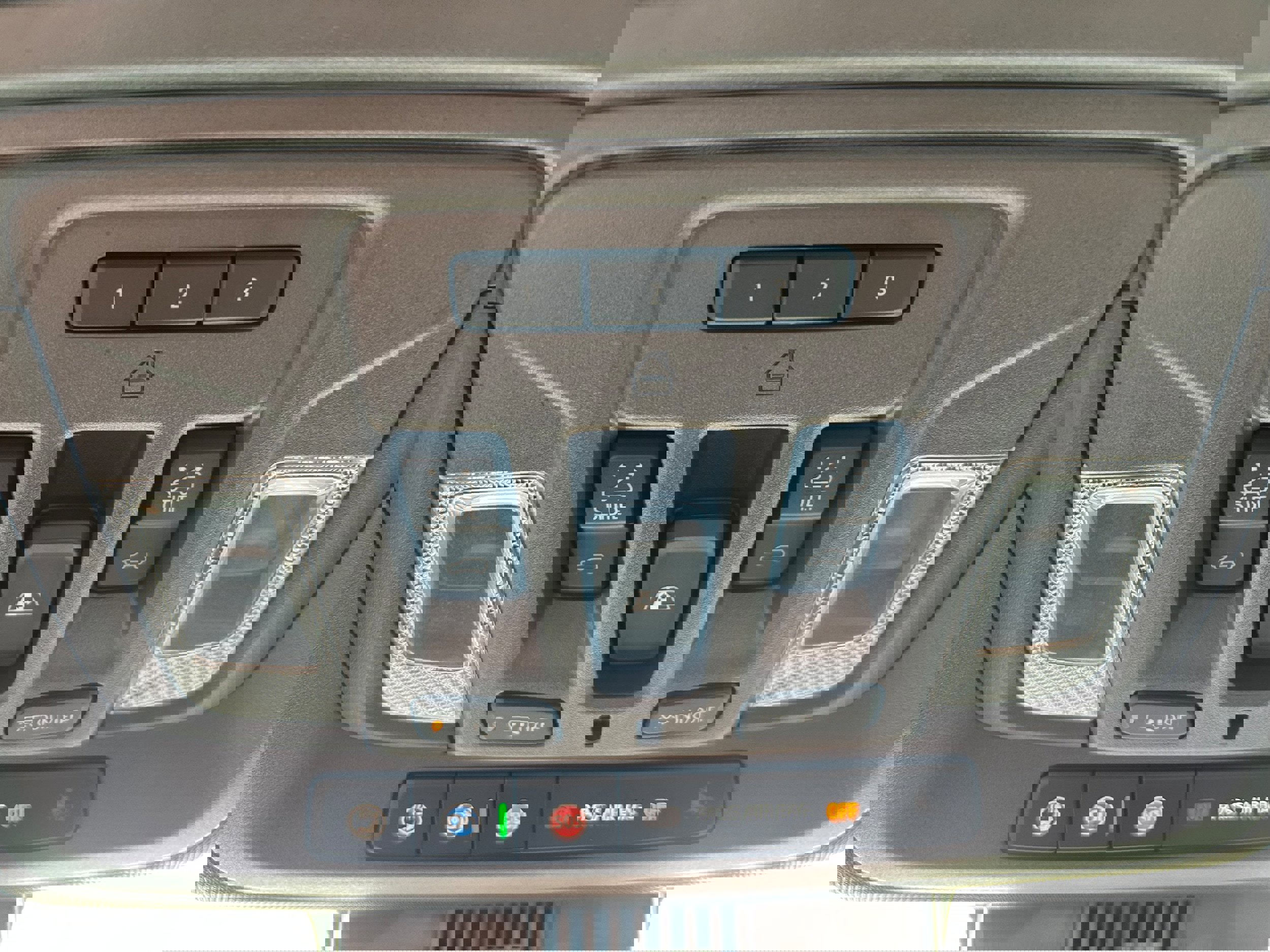 Used 2022 Chevrolet Silverado 1500 LTZ image 32