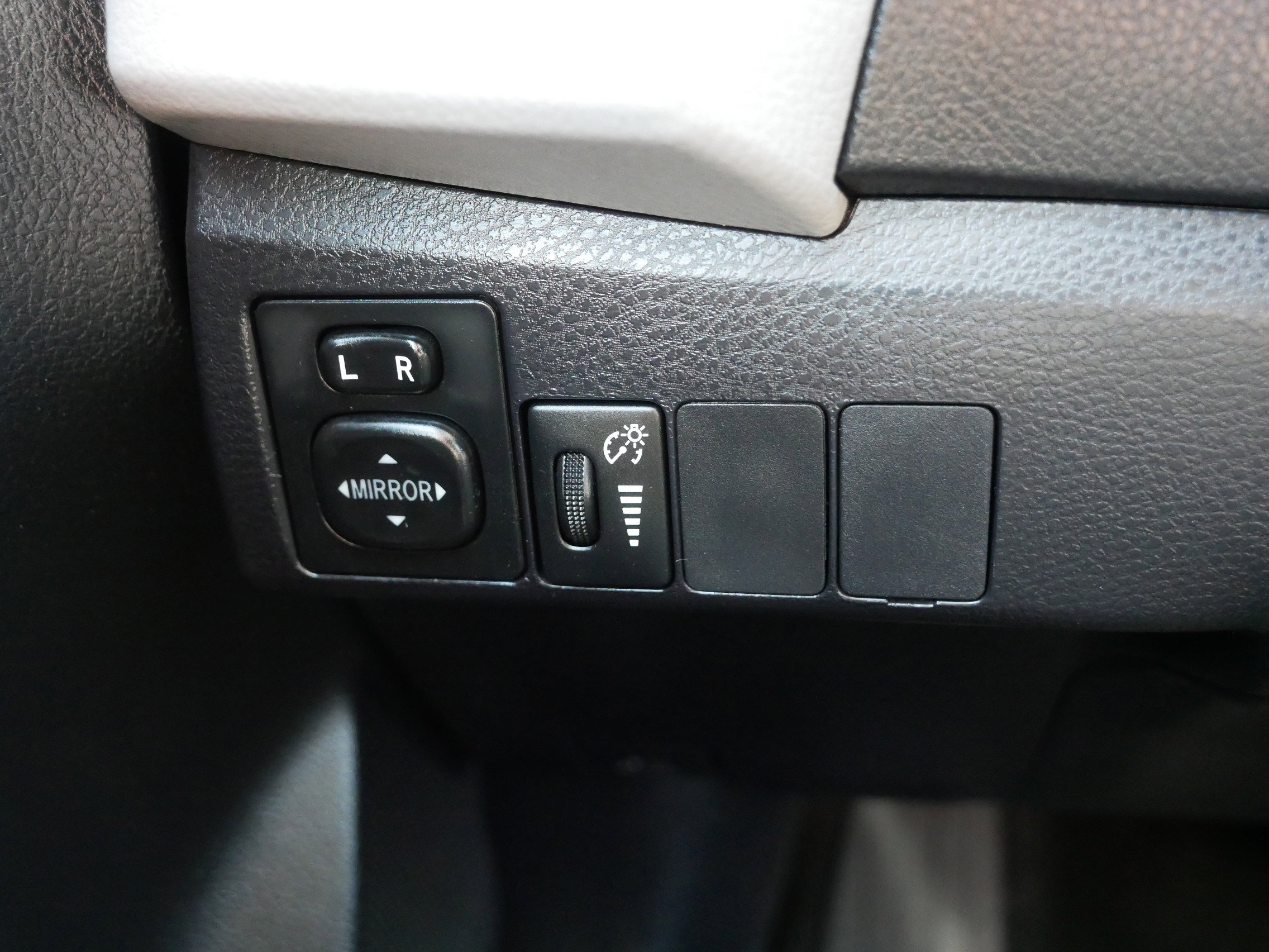 Used 2015 Toyota Corolla LE FWD image 26