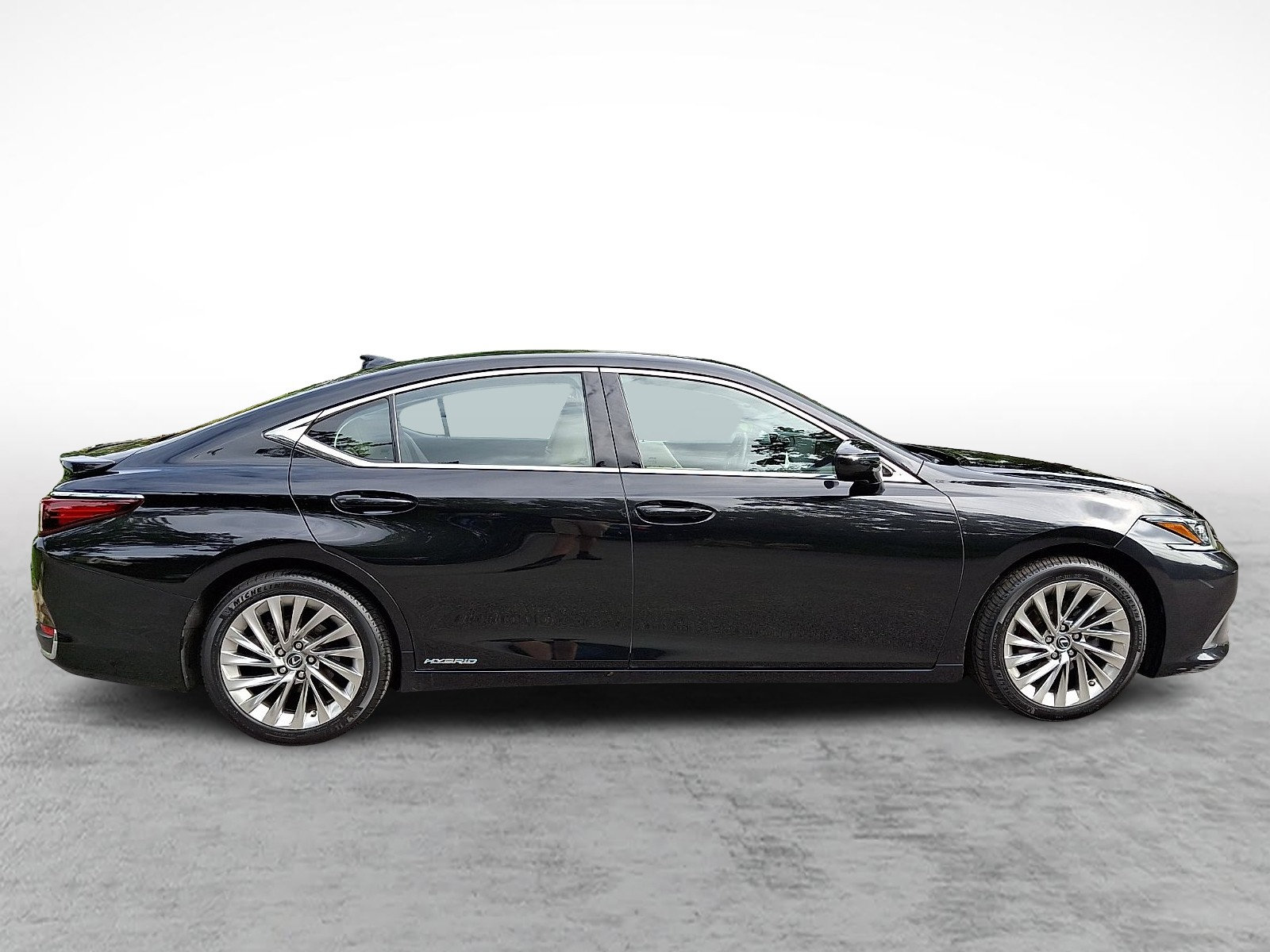 Certified 2021 Lexus ES 300h w/ Accessory Package FWD image 7