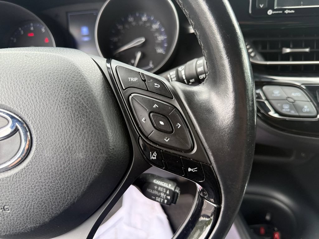 Used 2018 Toyota C-HR XLE FWD image 30