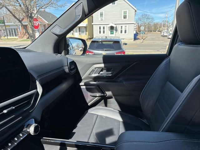 Used 2025 Chevrolet Silverado EV LT AWD/4WD image 21