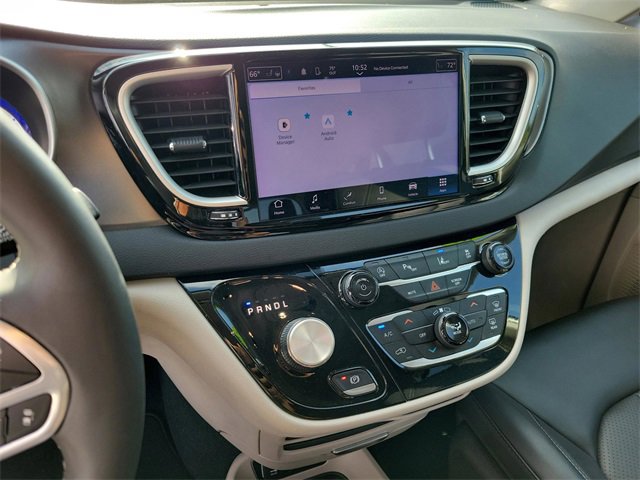 Used 2024 Chrysler Pacifica Touring-L image 22