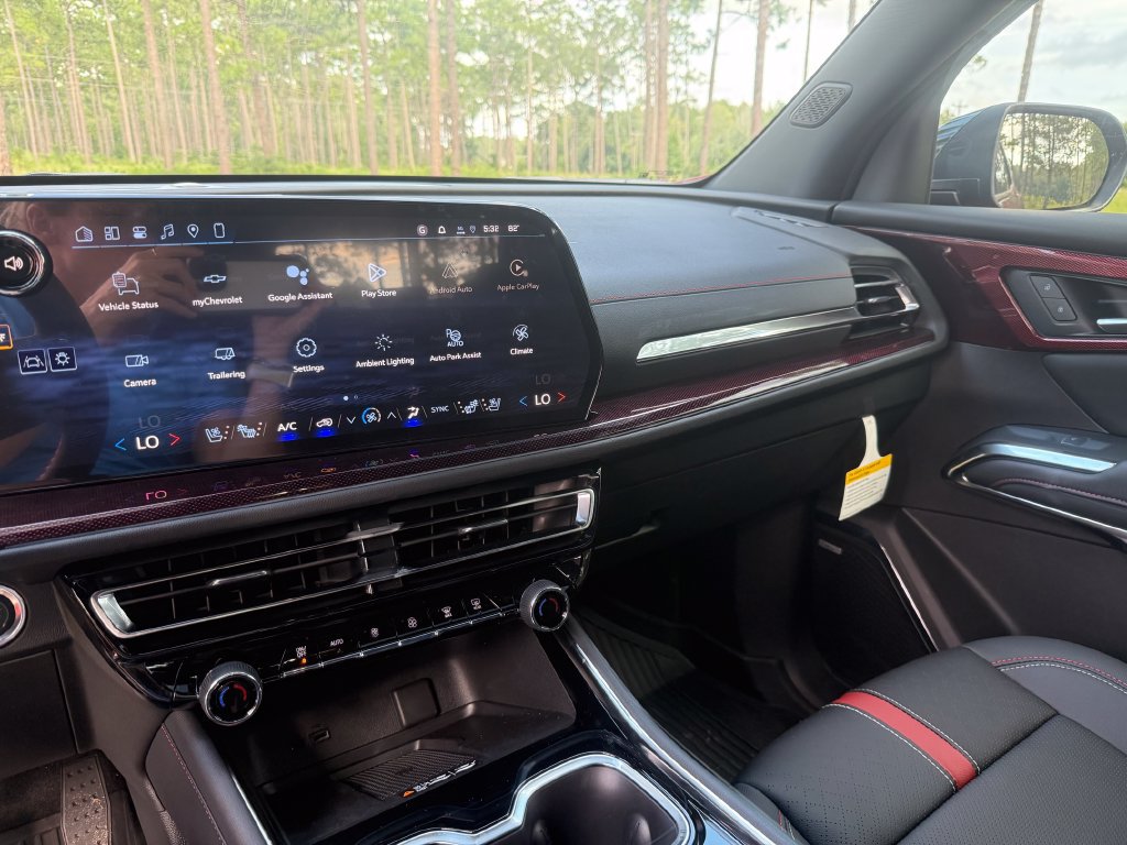 New 2026 Chevrolet Traverse RS w/ LPO, Floor Liner Package FWD image 16