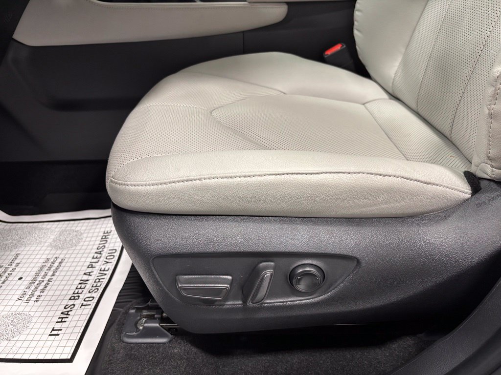 Used 2026 Toyota Grand Highlander AWD image 12