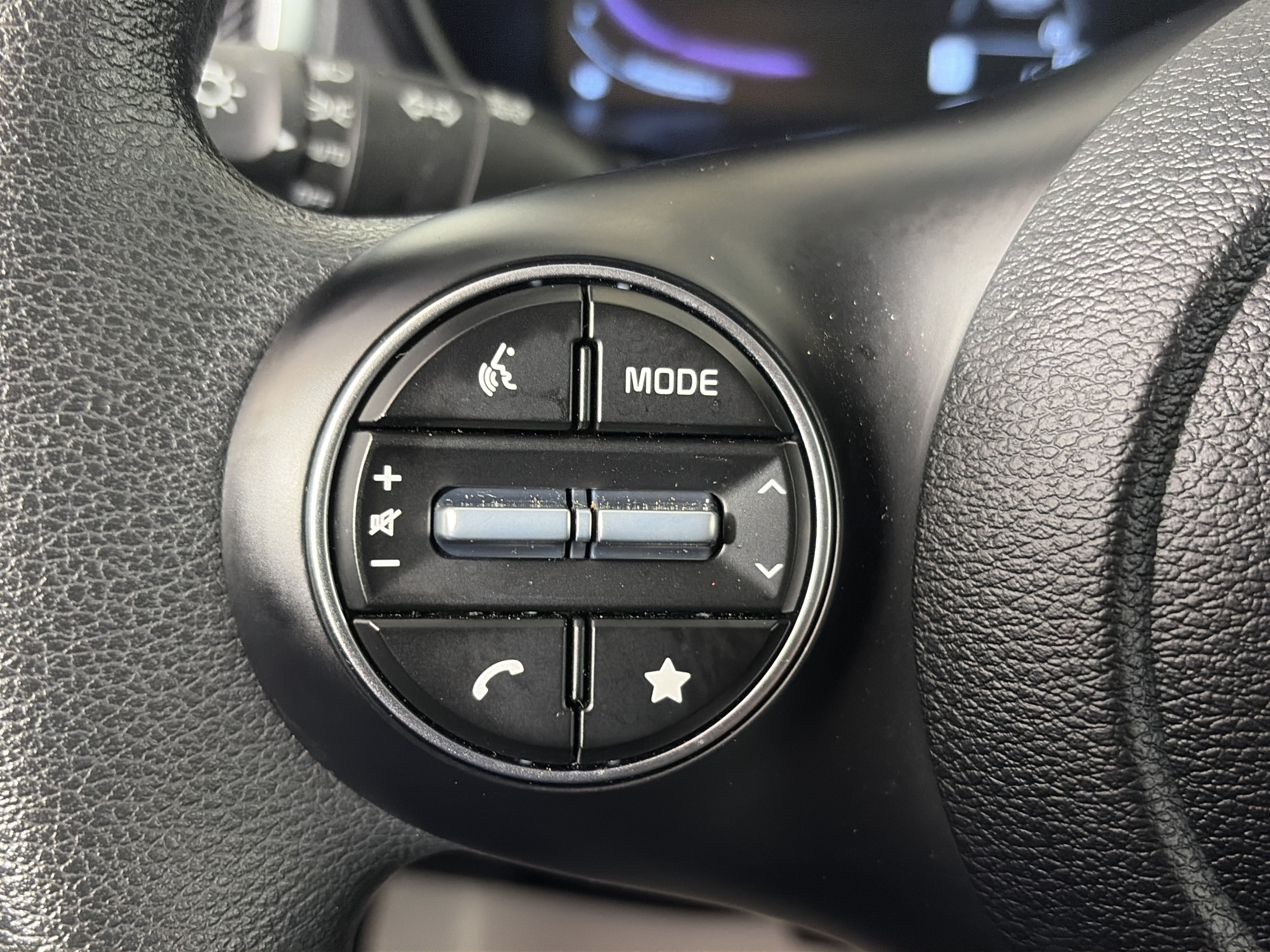 Used 2025 Kia Soul LX w/ LX Technology Package FWD image 28