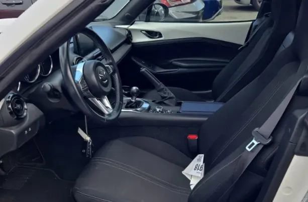 Used 2020 MAZDA MX-5 Miata RF Club RWD image 5