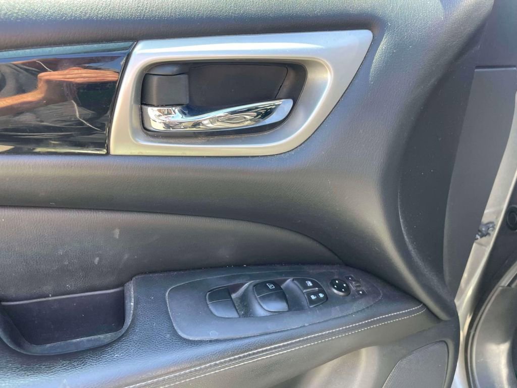 Used 2020 Nissan Pathfinder S AWD/4WD image 19