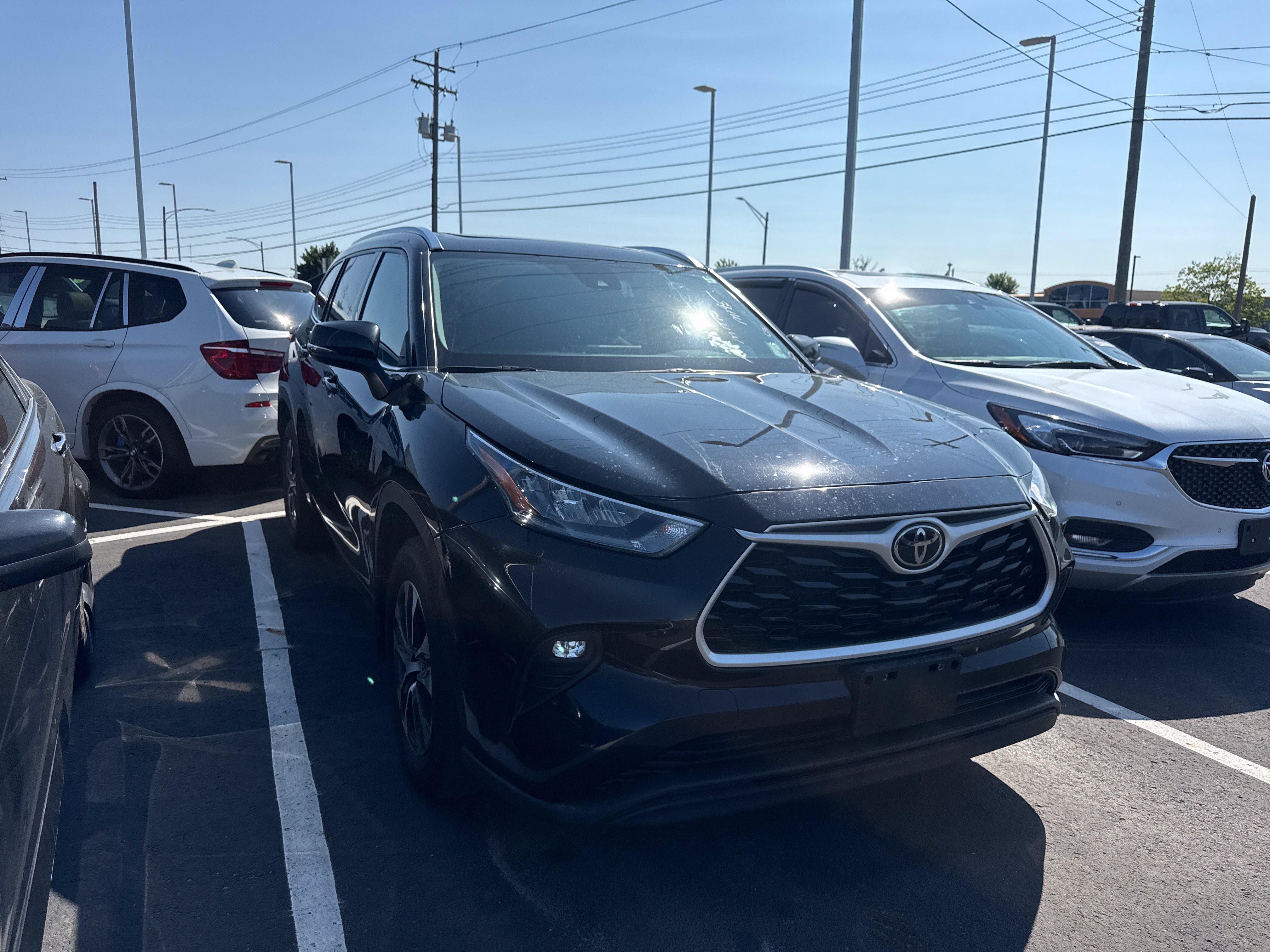Used 2020 Toyota Highlander XLE AWD/4WD image 5