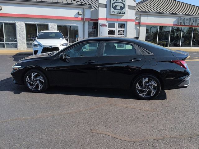 Used 2025 Hyundai Elantra Sport image 4