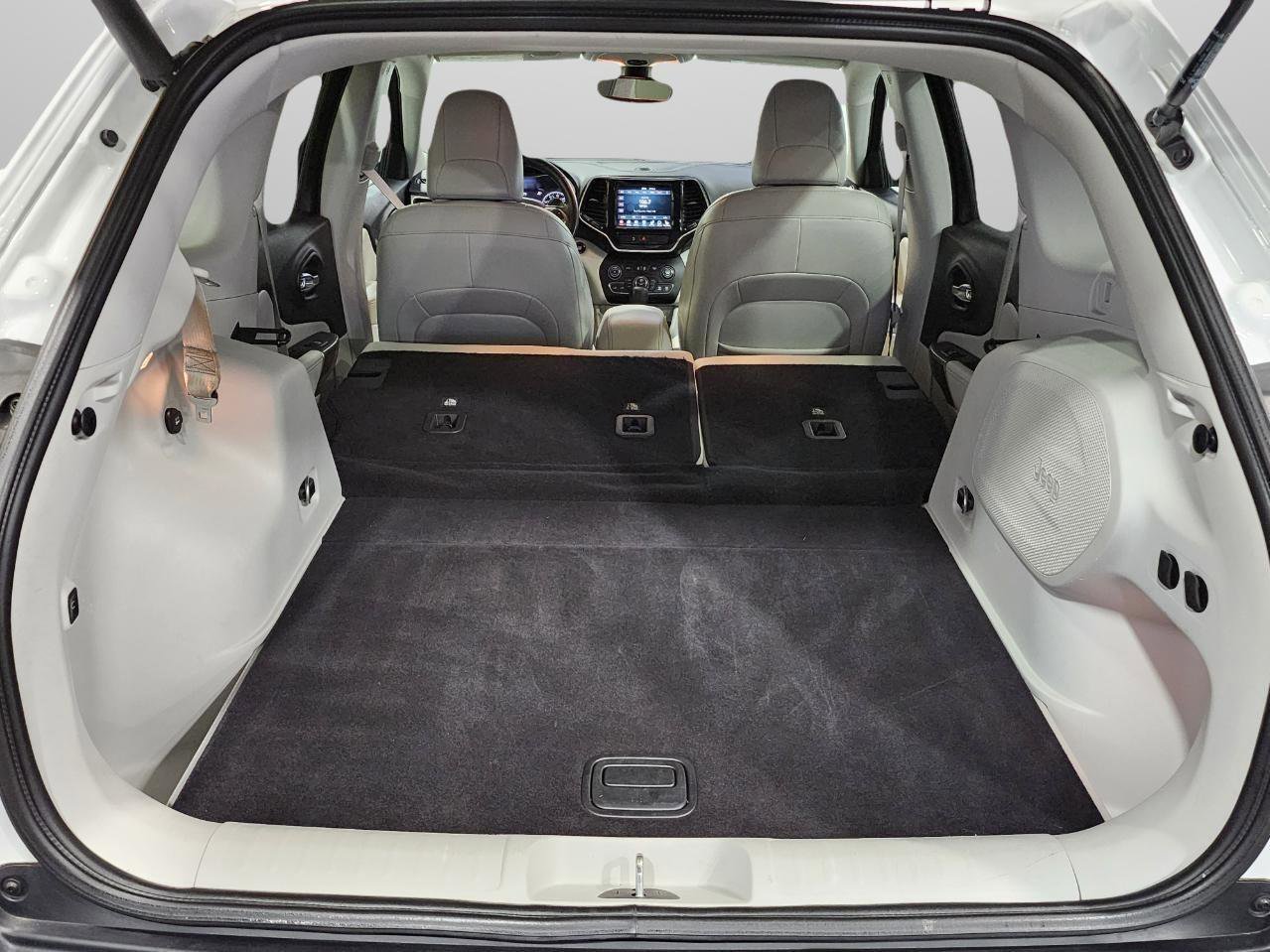 Used 2019 Jeep Cherokee Limited AWD/4WD image 33