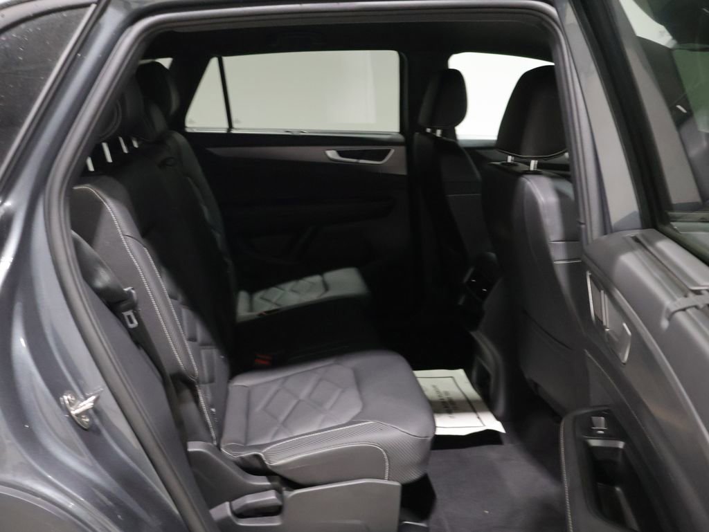 Used 2025 Volkswagen Atlas Cross Sport SE image 18