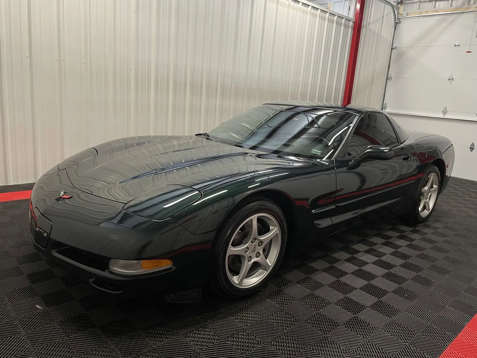 Used 2000 Chevrolet Corvette Coupe w/ Roof Pkg RWD image 5