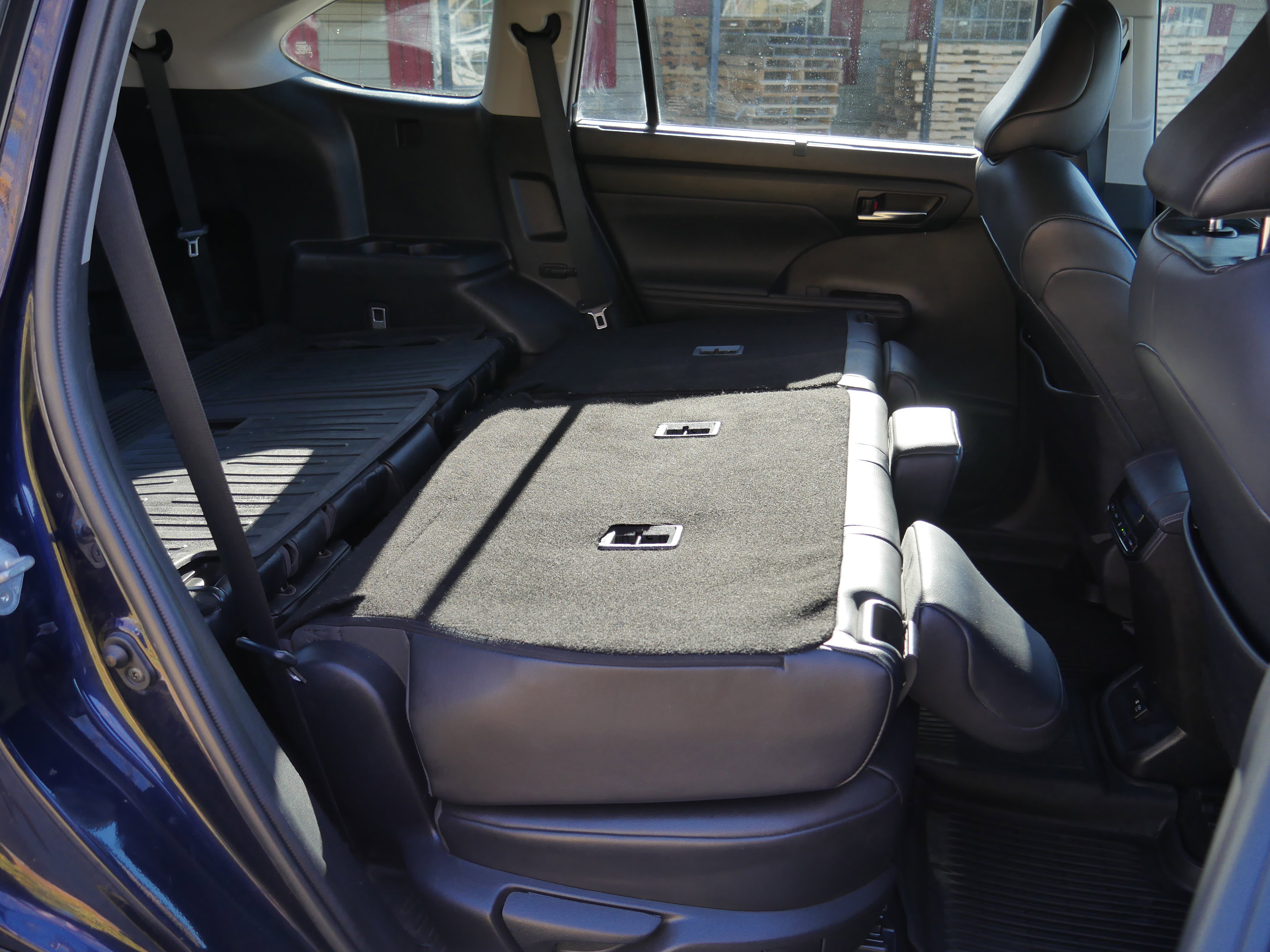 Used 2020 Toyota Highlander XLE AWD/4WD image 33