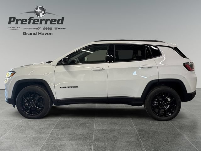 Used 2026 Jeep Compass Latitude w/ Quick Order Package 29K AWD/4WD image 3