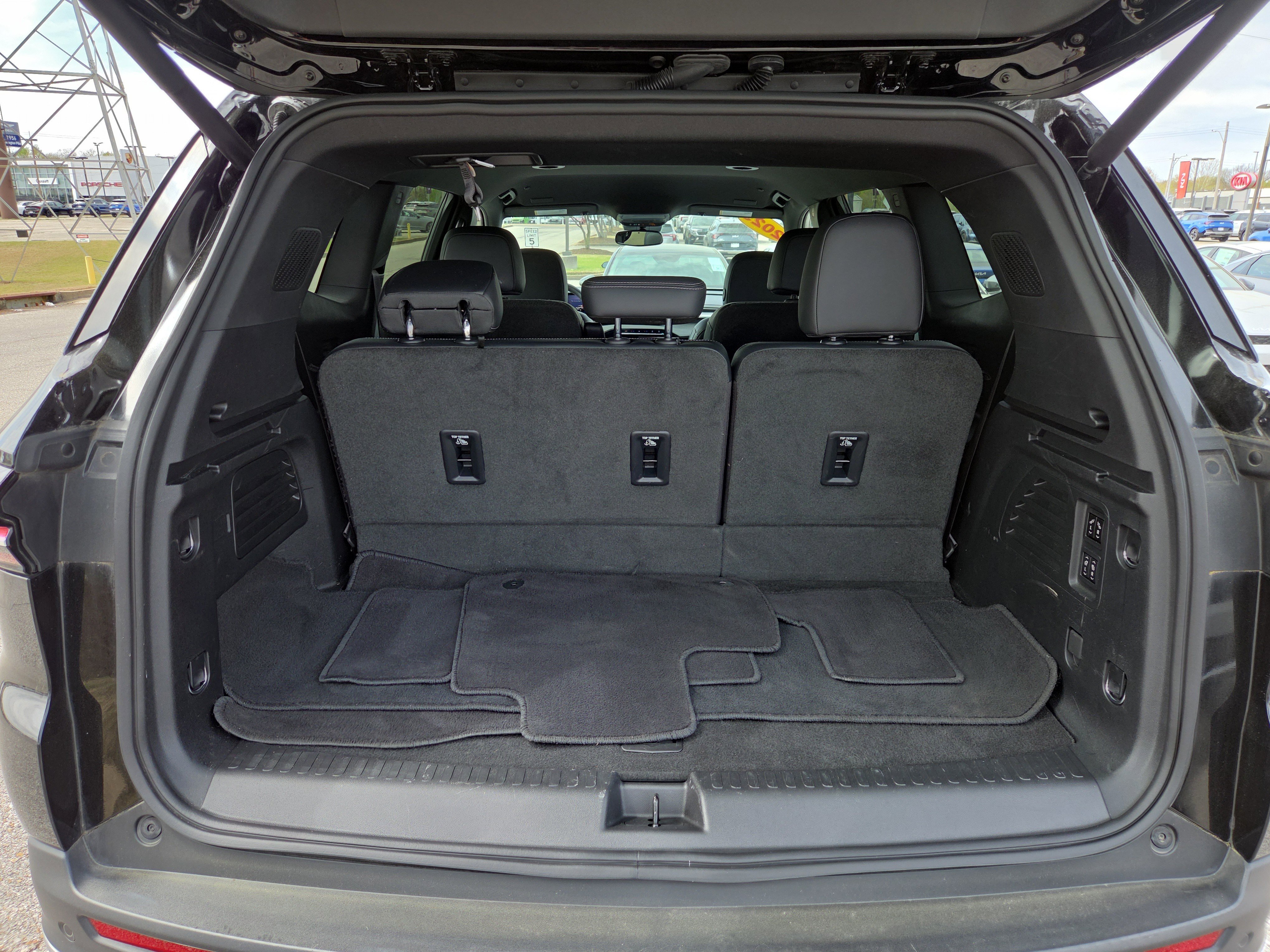 Used 2025 Buick Enclave Preferred w/ Power Package image 9