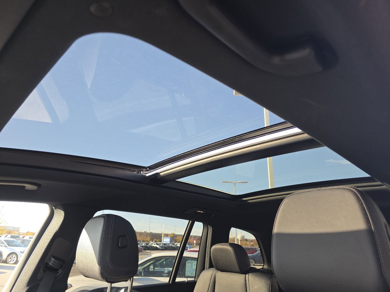 Used 2024 Mercedes-Benz GLS 450 4MATIC image 4