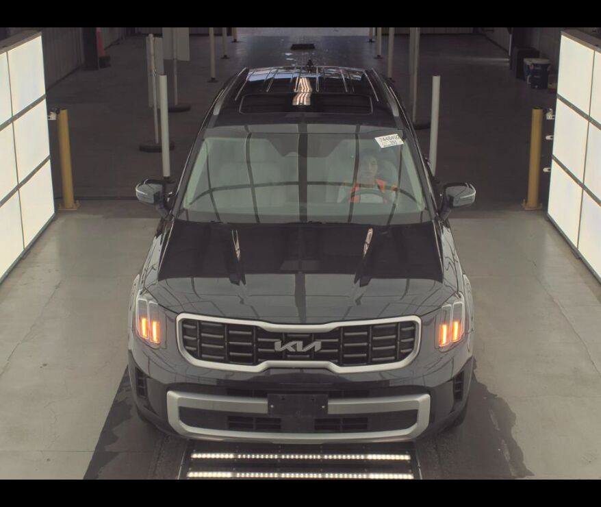 Used 2025 Kia Telluride S FWD image 7