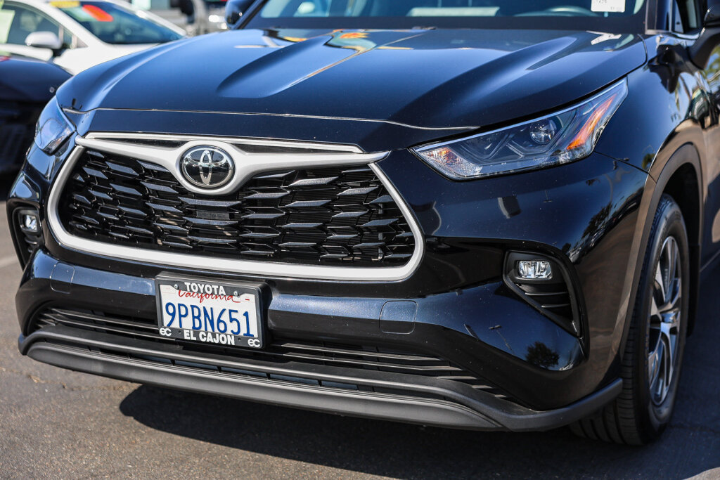 Used 2024 Toyota Highlander XLE FWD image 23
