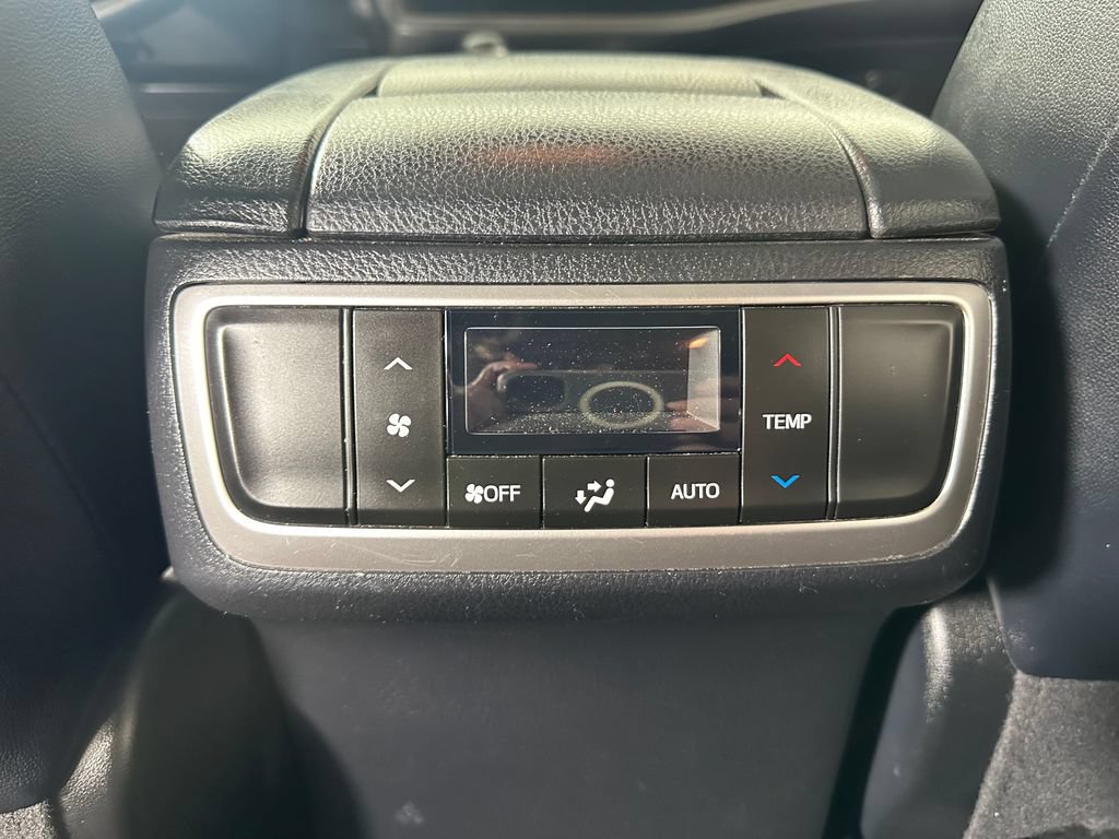 Used 2018 Toyota Highlander XLE AWD/4WD image 25