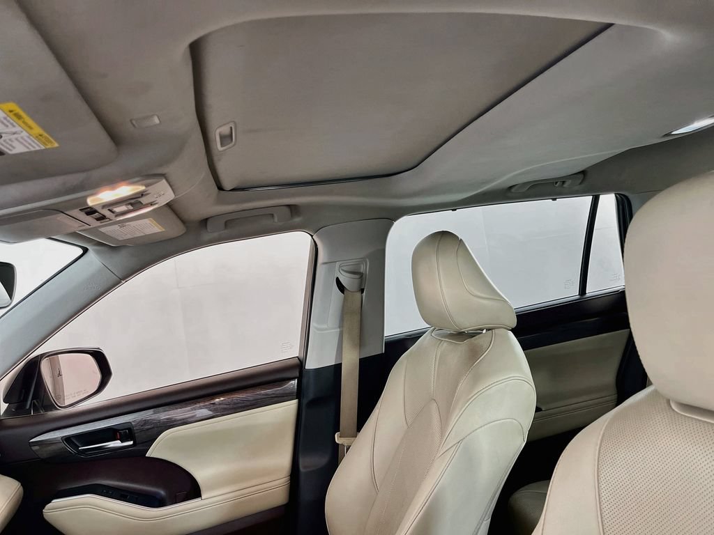Used 2020 Toyota Highlander Limited FWD image 24