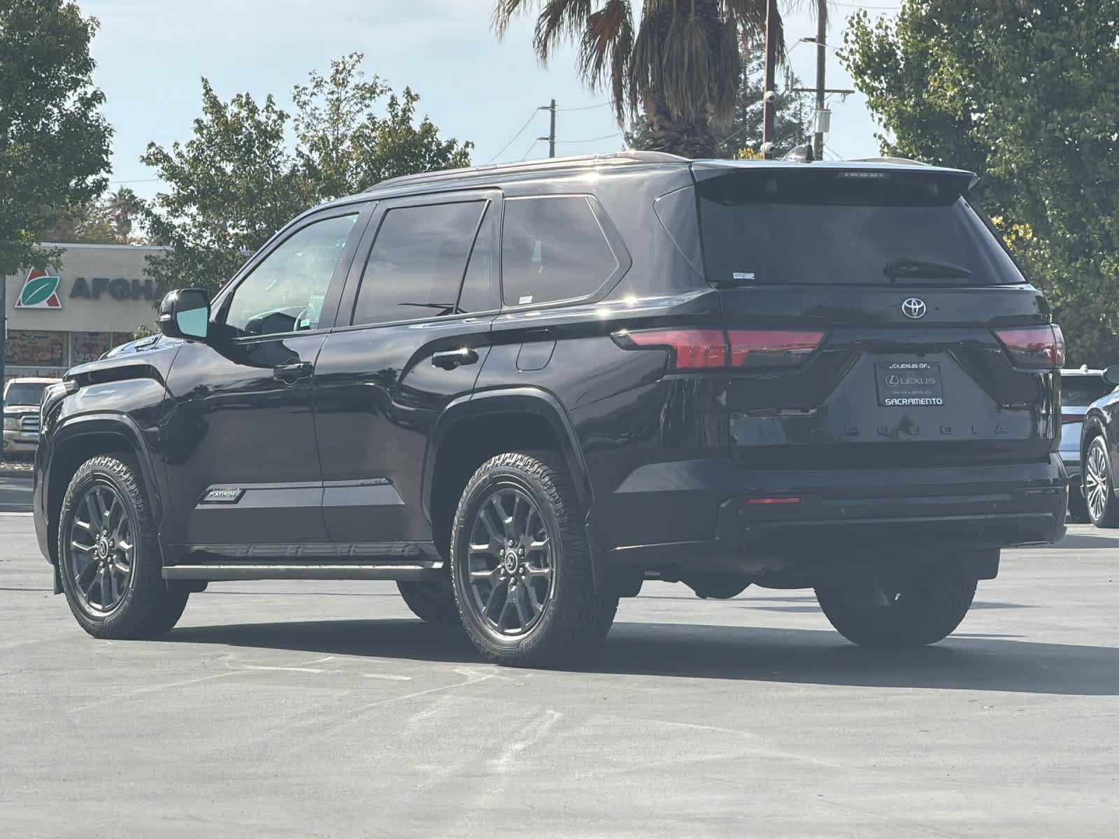 Used 2023 Toyota Sequoia Platinum AWD/4WD image 7