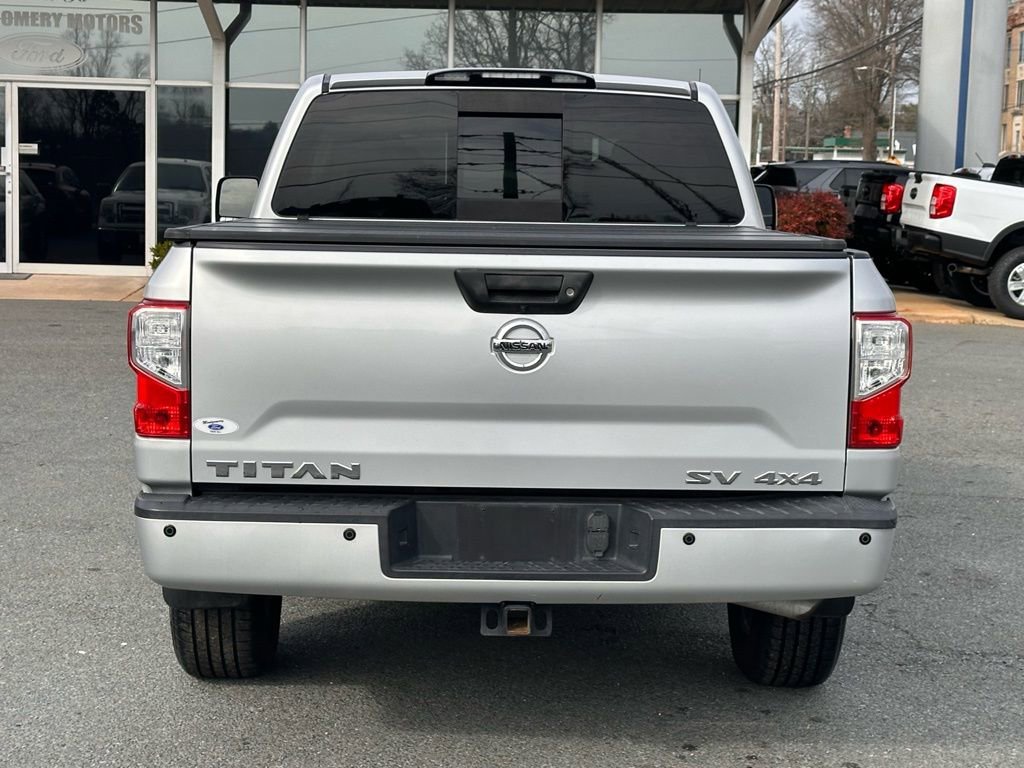 Used 2018 Nissan Titan SV w/ SV Convenience Package image 10