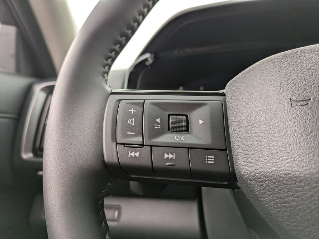 New 2026 Nissan Pathfinder SL FWD image 10