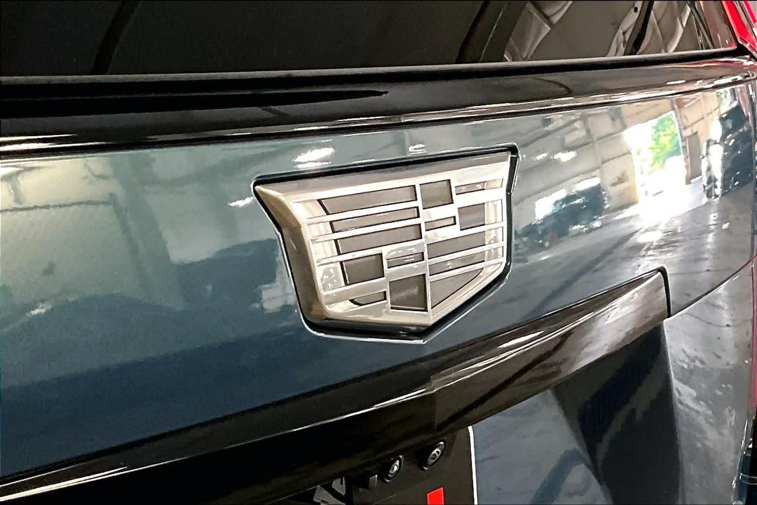 Used 2026 Cadillac Escalade Platinum Sport w/ LPO, ONYX Package AWD/4WD image 33