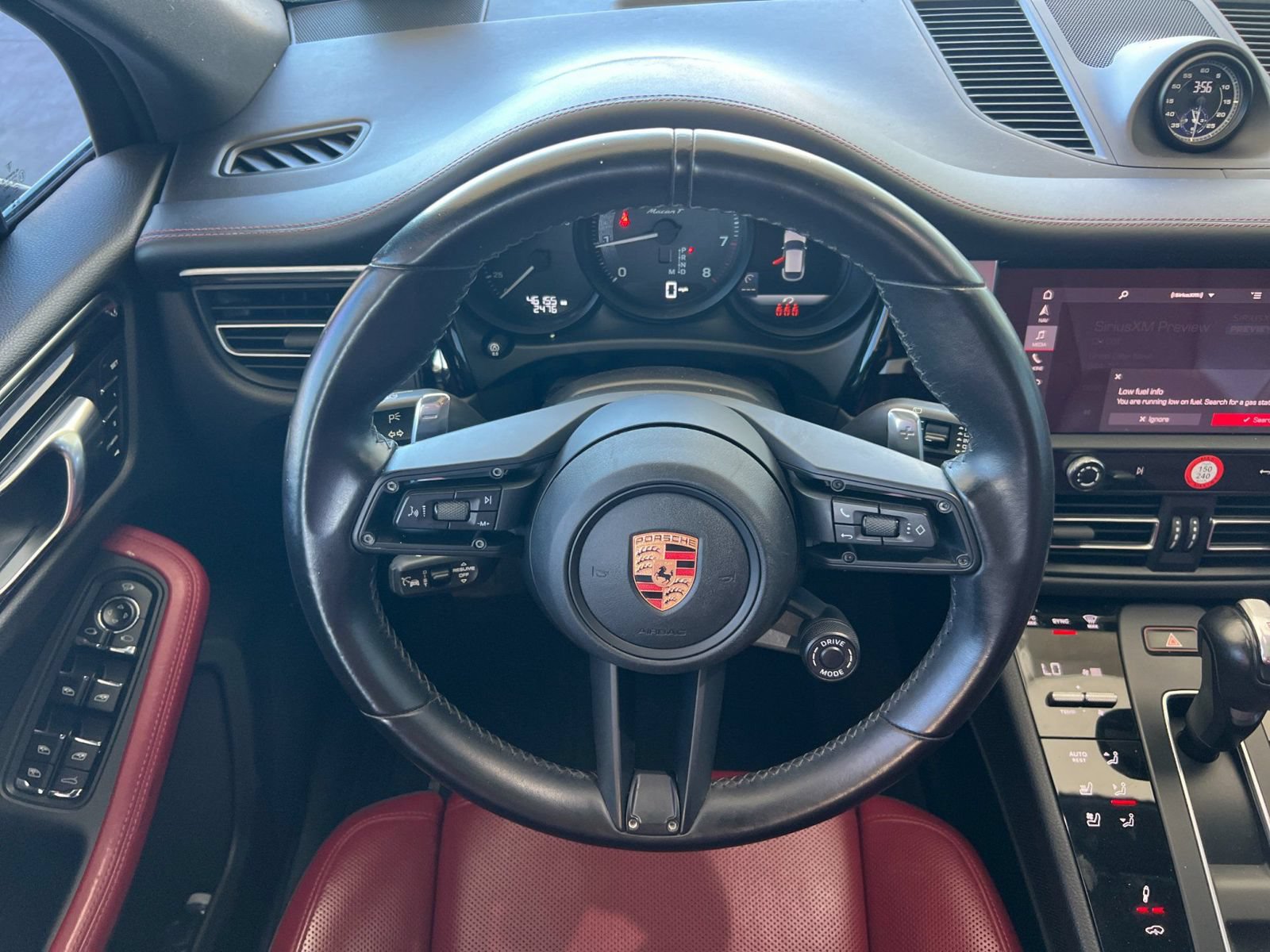 Certified 2023 Porsche Macan Turbo AWD/4WD image 14