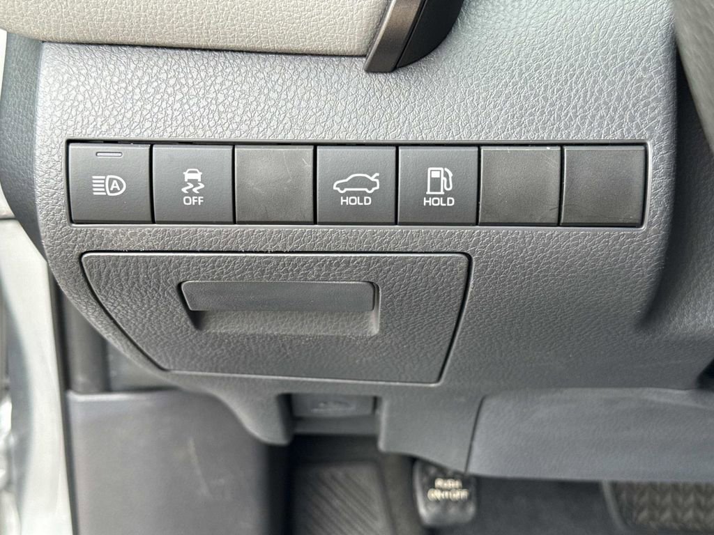 Used 2020 Toyota Camry LE image 40