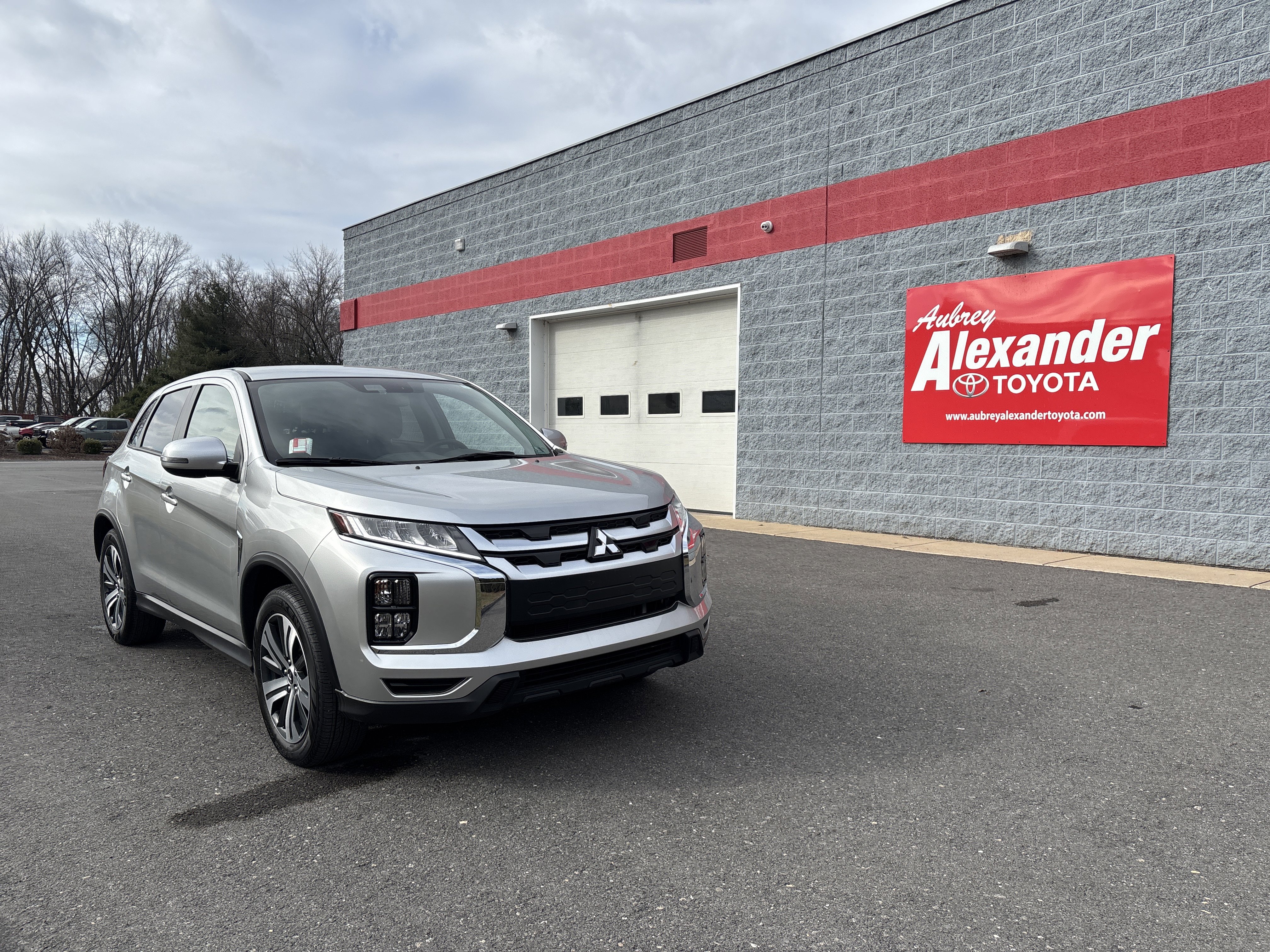 Used 2025 Mitsubishi Outlander Sport SE image 1