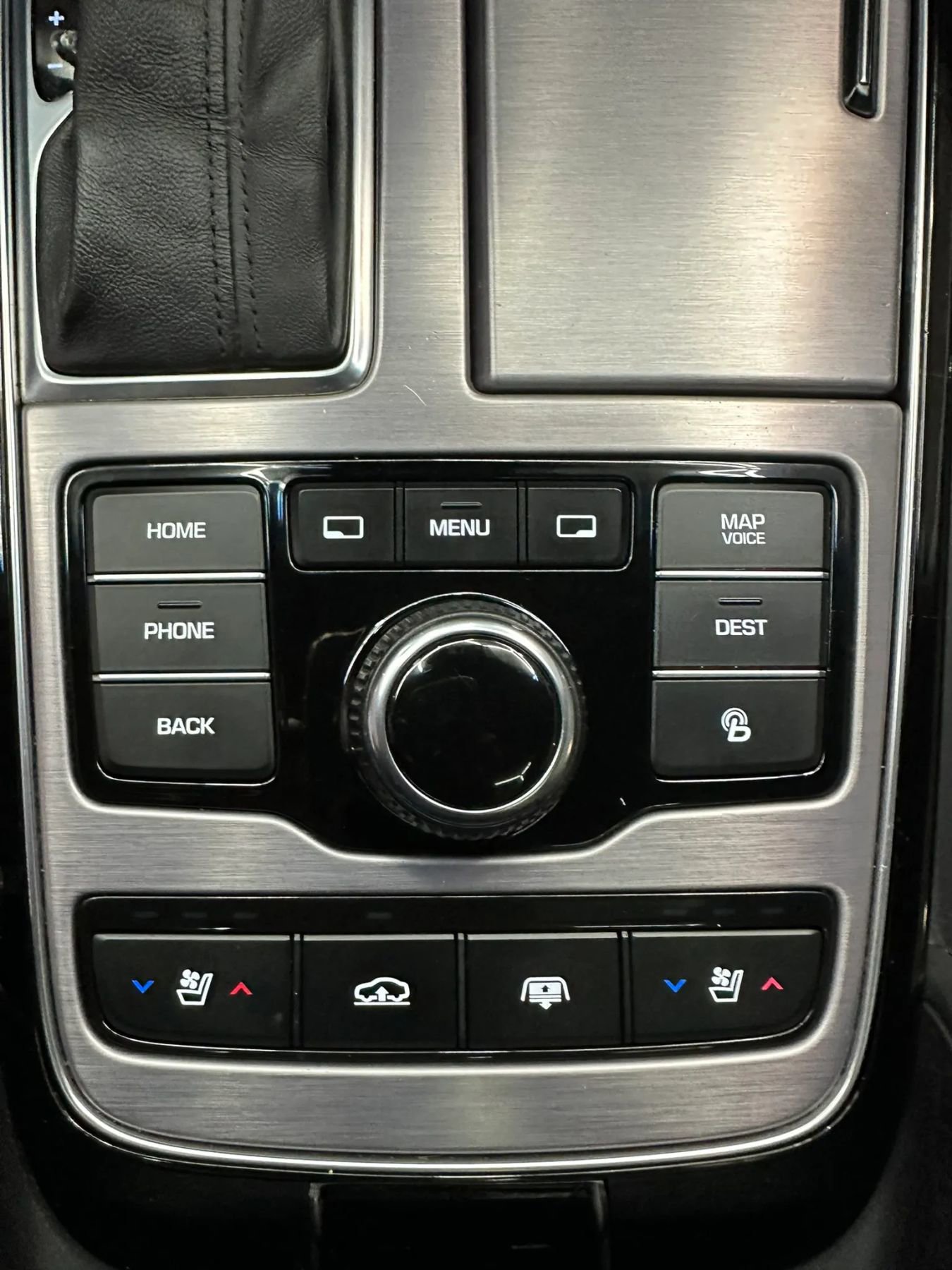 Used 2015 Hyundai Equus Signature RWD image 22