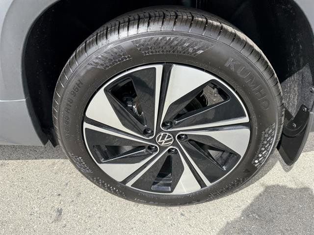 New 2025 Volkswagen Taos SE image 13
