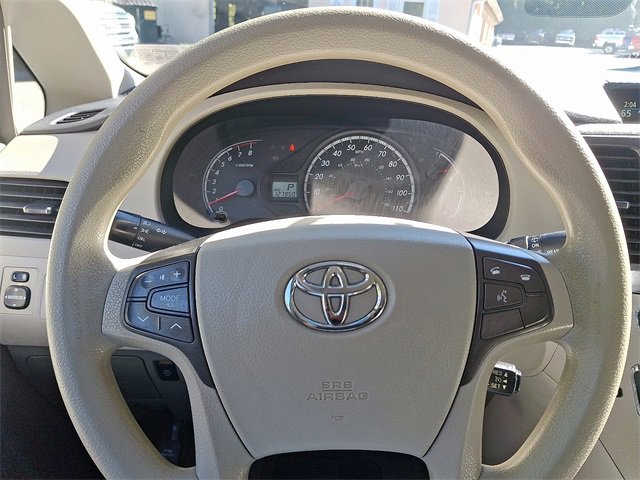 Used 2014 Toyota Sienna LE image 21