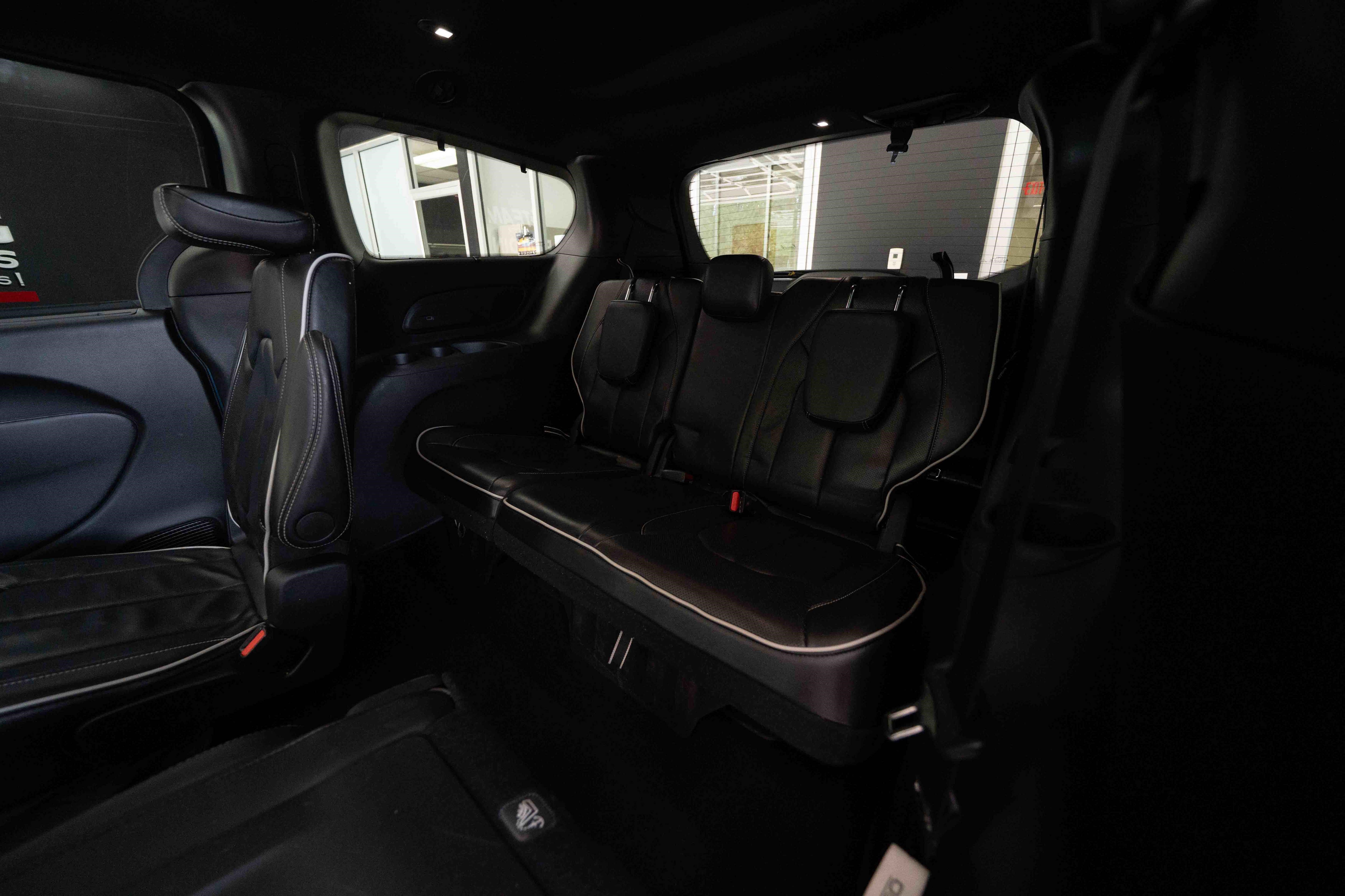 Used 2025 Chrysler Pacifica Limited FWD image 24