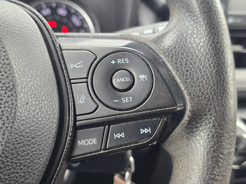Used 2020 Toyota RAV4 LE AWD/4WD image 29