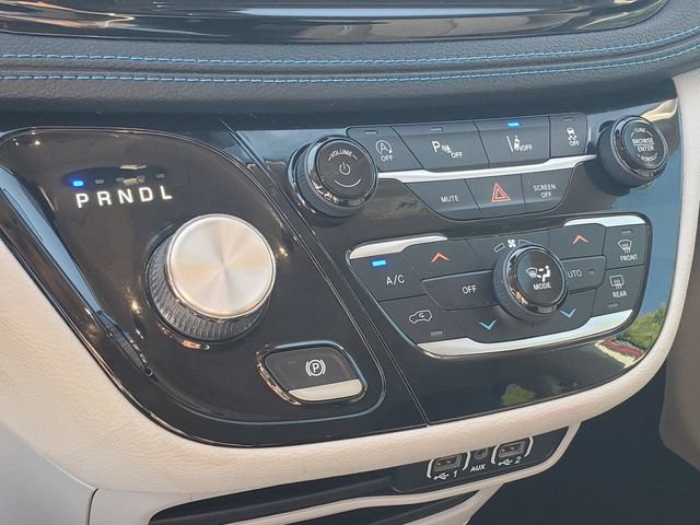 Used 2021 Chrysler Pacifica Touring w/ Cold Weather Group FWD image 21