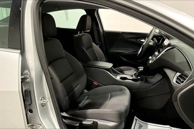 Used 2021 Chevrolet Malibu LS FWD image 29