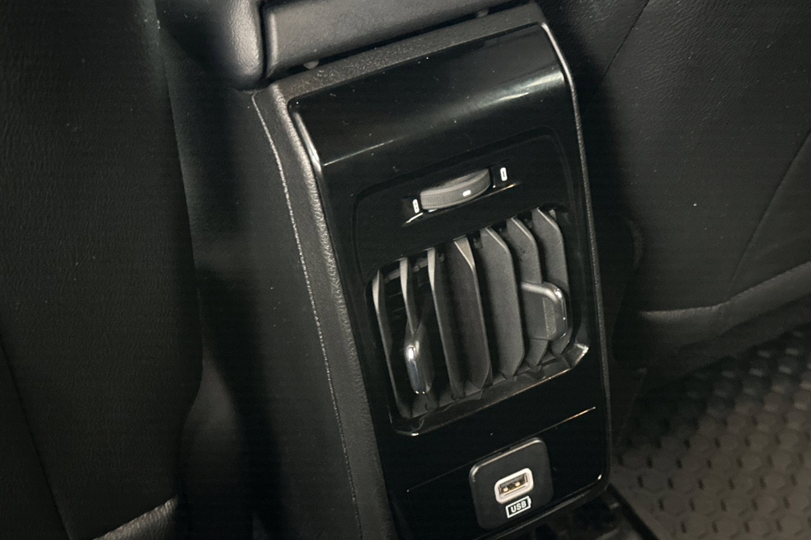 Used 2024 Jeep Compass Trailhawk image 13