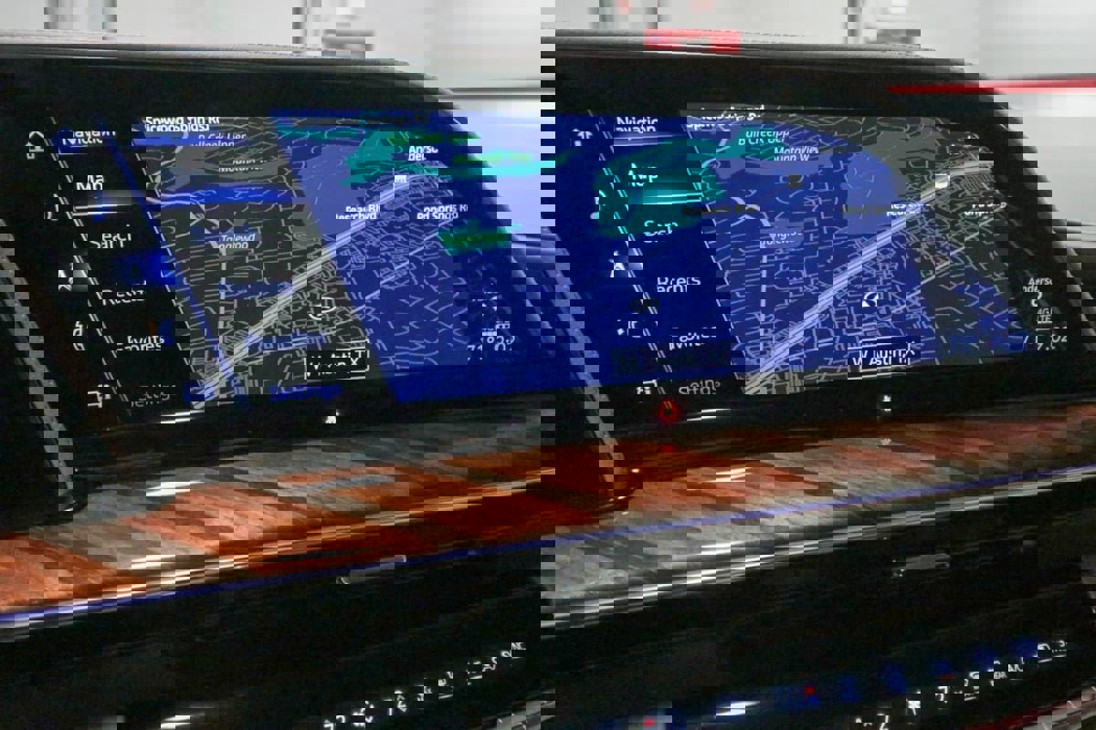 Used 2024 Cadillac Escalade ESV Sport Platinum w/ LPO, ONYX Package image 17