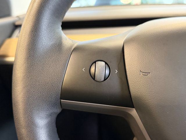 Used 2021 Tesla Model Y Long Range AWD/4WD image 15