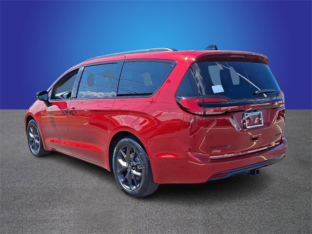 New 2026 Chrysler Pacifica Limited w/ S Appearance Package image 4